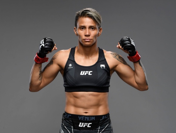 Chi è Amanda Lemos?