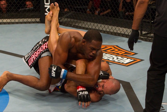 Come si fa il Ground and pound nelle mma
